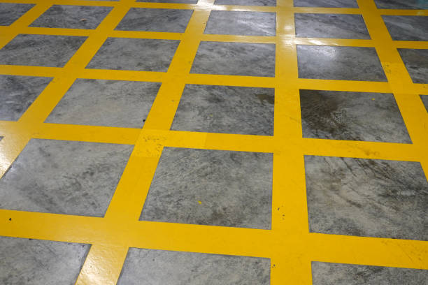 istock Diagonal grid Traffic Line, yellow lines on floor. Car Park. 1188309765