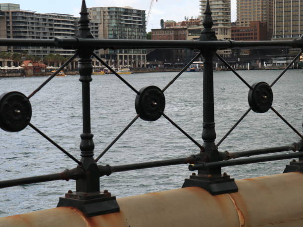 sydney australien malerische aussicht auf die harbour foreshore - sydney harbor australia financial district cruise ship stock-fotos und bilder