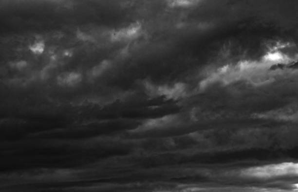 Dù mang nhiều nét u uất, nhưng mây đen buồn cũng có một vẻ đẹp rất riêng biệt. Hãy chiêm ngưỡng những bức ảnh về chúng để cảm nhận điều đó.
