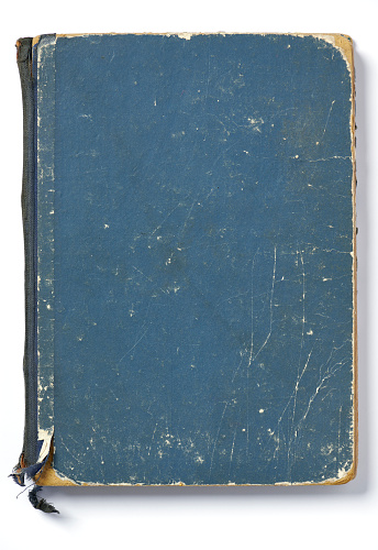 Fotografía de alta resolución de un libro de bolsillo azul muy viejo photo