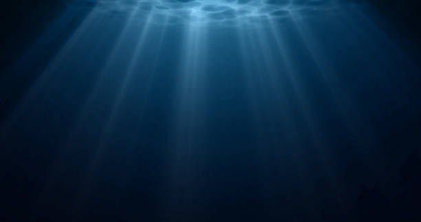 ilustraciones, imágenes clip art, dibujos animados e iconos de stock de luz submarina, luz solar brillan bajo el agua con ondas en la superficie. luz solar realista bajo aguas profundas con reflejo, fondo azul marino o azul de profundidad del mar - sunbeam underwater blue light