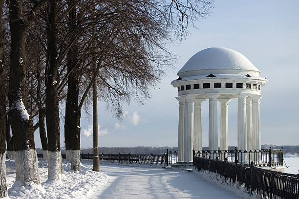 istock Rotunda on river Volga quay in Yaroslavl 118837507