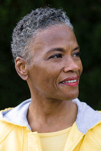 Perfil de una mujer Afroamericana - foto de stock