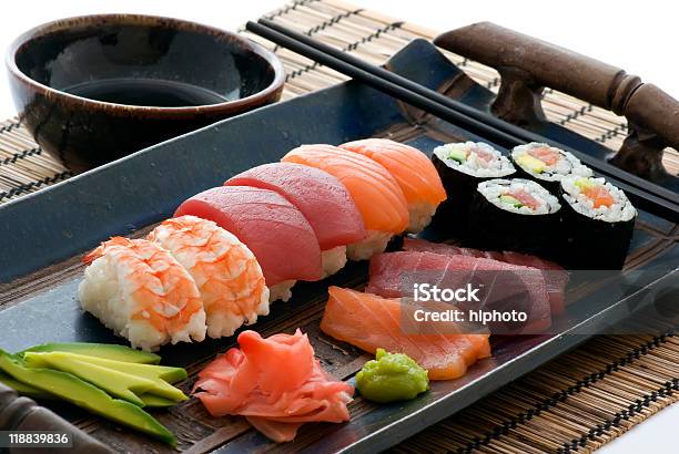 Prato De Sushi - Fotografias de stock e mais imagens de Sushi - Sushi, Sashimi, Gengibre - Especiaria