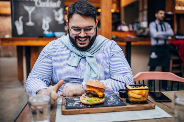istock Overweight man on lunch break in pub 1188412536
