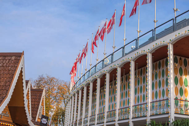 チボリコンサートホールフラッグ - denmark house flag danish flag ストックフォトと画像