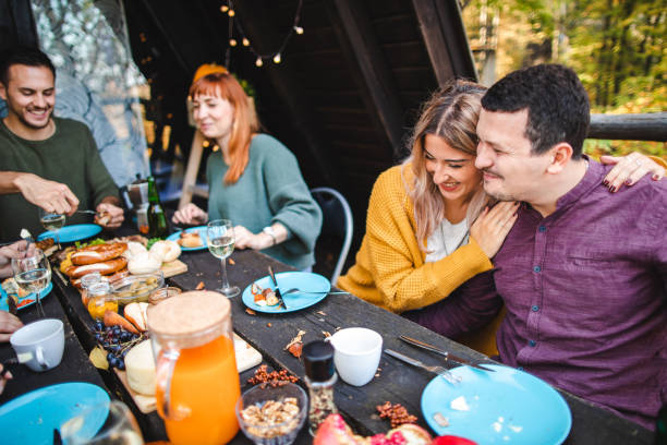 istock Friends and food 1188421103