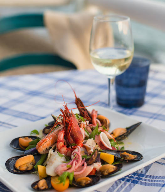 mixed seafood salad - prepared shrimp prawn seafood salad imagens e fotografias de stock