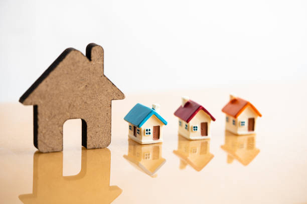 istock Choosing a good house. 1188424025