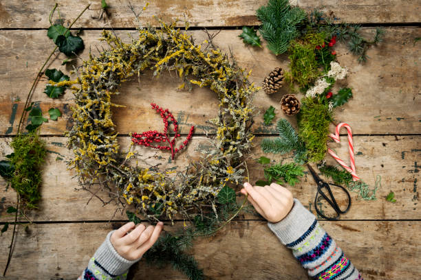 istock Overhead view of Christmas garlands being made. 1188474069
