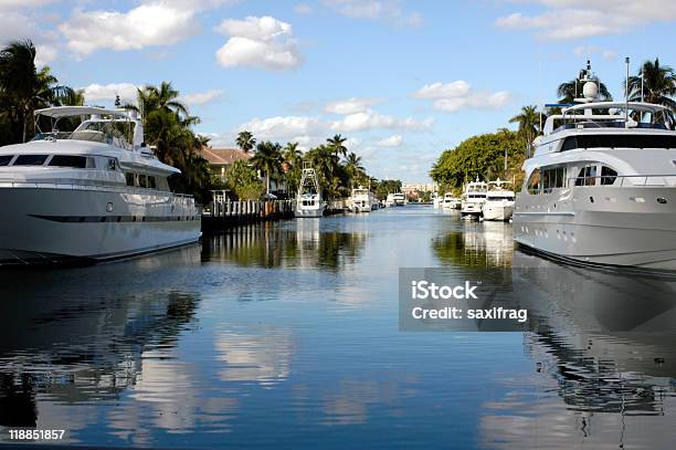 Neighborhood Iate De Estacionamento - Fotografias de stock e mais imagens de Fort Lauderdale - Fort Lauderdale, Iate, Iate de Luxo