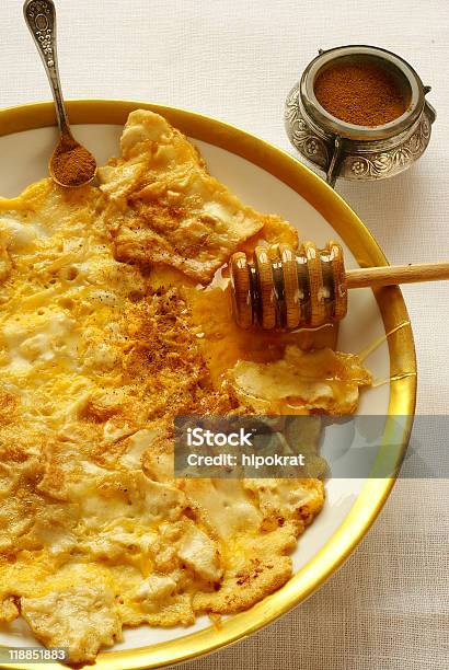 Photo libre de droit de Sauté De Matzo Bar À Omelettes banque d'images et plus d'images libres de droit de Aliment - Aliment, Aliment frit, Assiette