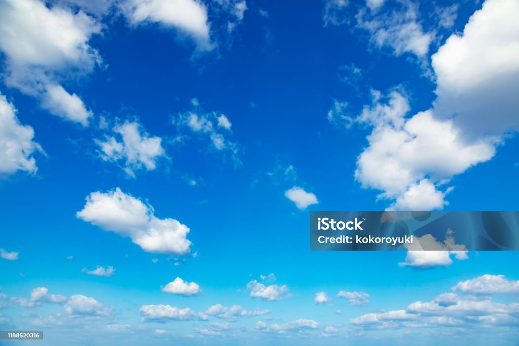 Phong Cảnh Bầu Trời Trong Vắt Hình ảnh Sẵn có - Tải xuống Hình ảnh Ngay bây  giờ - Bầu trời, Xanh dương, Mây - iStock