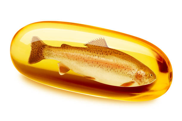 píldora de aceite de pescado, omega 3, aislado sobre fondo blanco, trayectoria de recorte, profundidad de campo completa - fish oil nature nutritional supplement healthcare and medicine fotografías e imágenes de stock