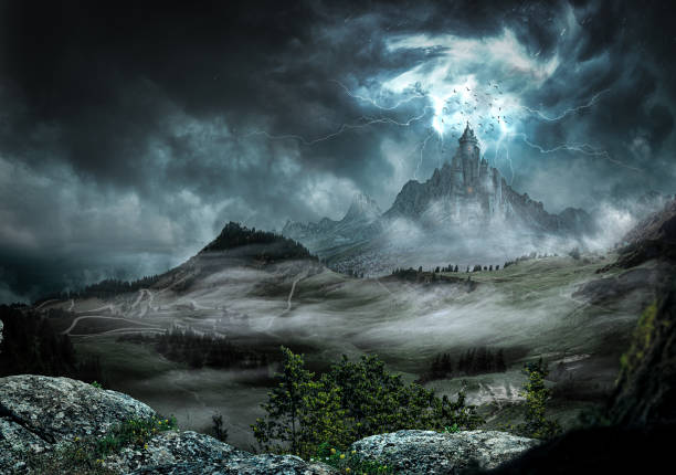 grande castello buio con forti raggi e fulmini - immaginazione foto e immagini stock