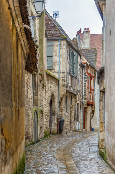 Street in Avallon, France Narrow Street with historical houses in Avallon, France avallon stock pictures, royalty-free photos & images