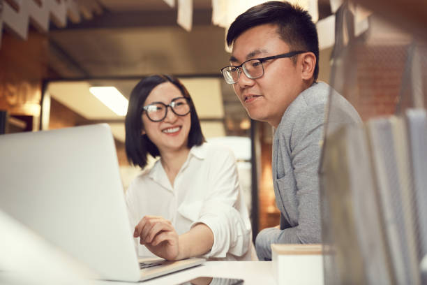 istock Ypung Asian Business People 1188628195