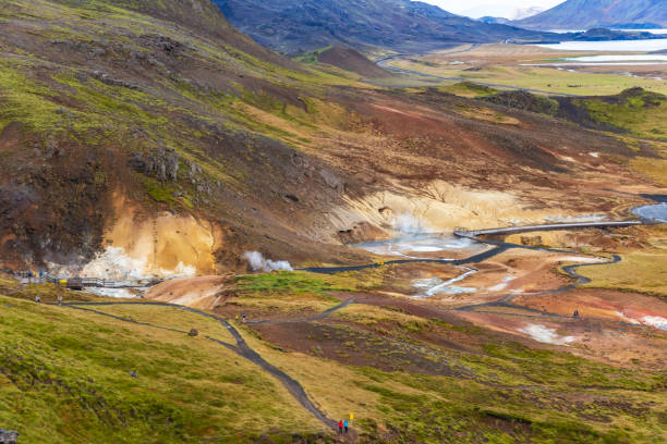 région géothermique de seltun reykjanes peninsula, islande - sulphur landscape fumarole heat photos et images de collection