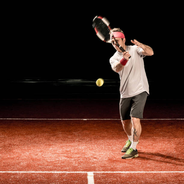 tennisspieler-action: vorhand - indoor tennis flash stock-fotos und bilder