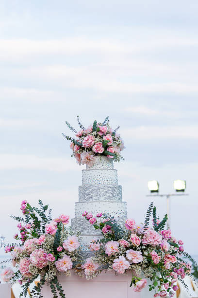 istock Decoration wedding with cake bubble and lighting in ceremony. Beautiful Wedding Cake. Abstract blurred soft of wedding cake and bubbles in the wedding banquet. 1188669905