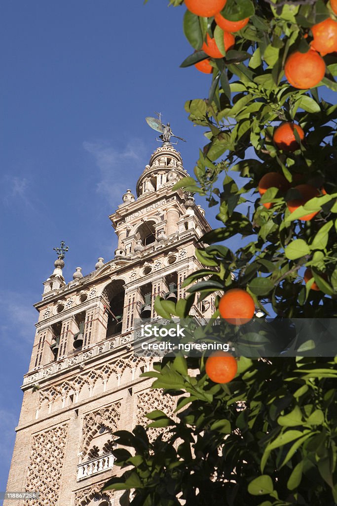 La Giralda et orange - Photo de Orange - Fruit libre de droits