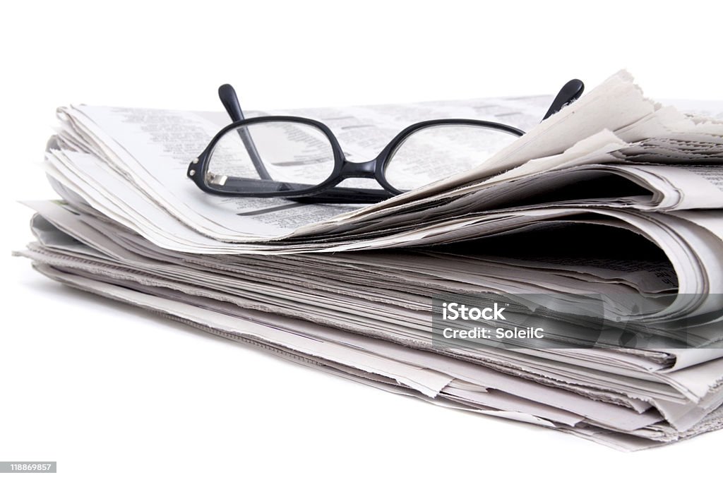 Quotidiano e gli occhiali - Foto stock royalty-free di Giornale