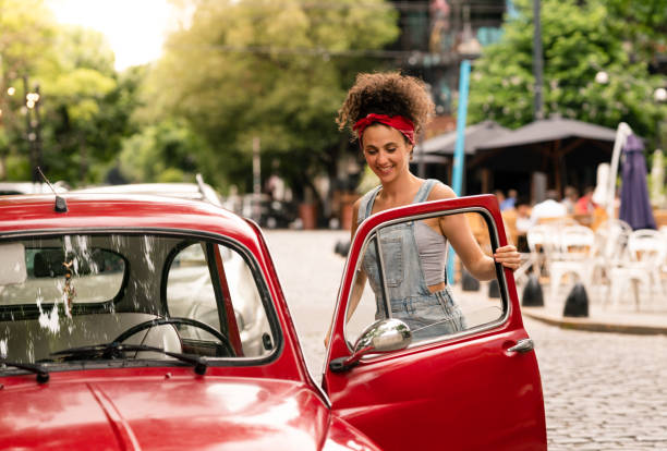 istock Young woman about to get into the car 1188726573