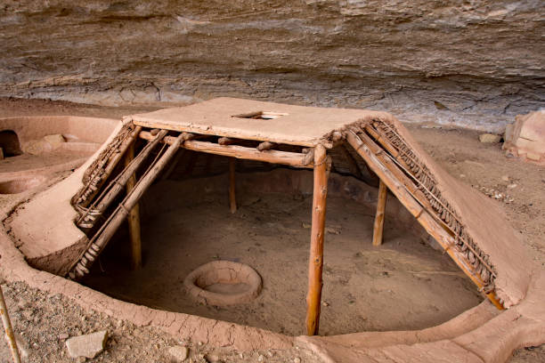 parco nazionale di mesa verde - step house - pit house - dugout foto e immagini stock