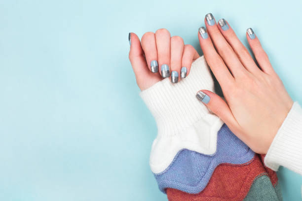 istock Holiday glitter manicure 1188864444