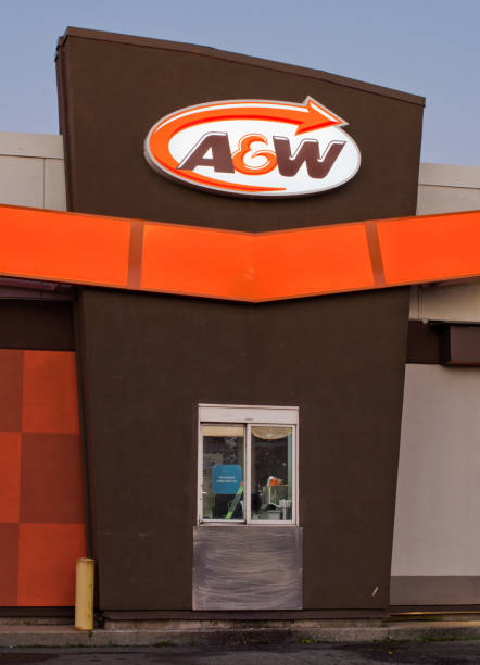 a&amp;w 레스토랑 사인 - dining burger outdoors restaurant 뉴스 사진 이미지