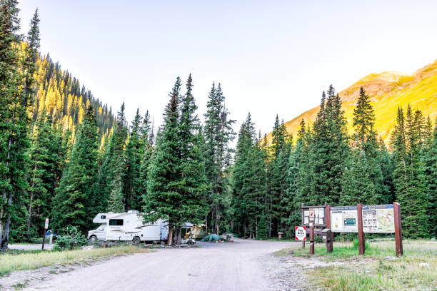 ice lake trail campground in colorado in summer morning by mineral camp with entrance - southern rocky mountains imagens e fotografias de stock