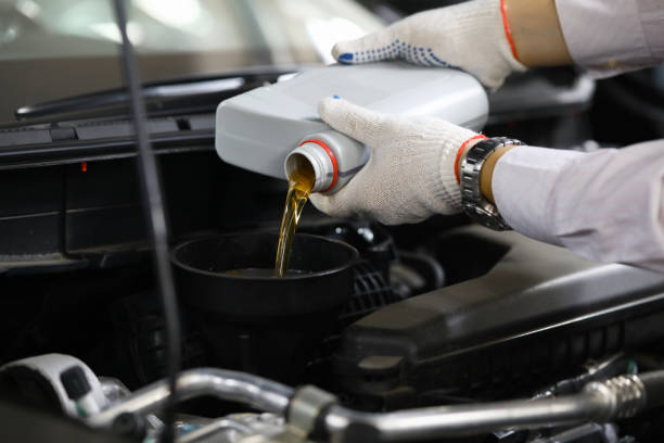 istock Maintenance and repair car 1188923936