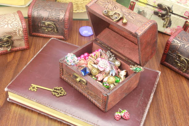 istock Chest of jewels. 1188950505