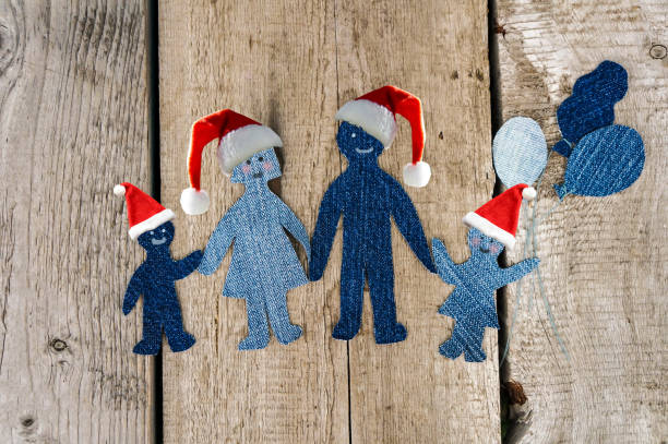 christmas. family. happiness.happy family wearing santa claus hats - balloon child winter snow imagens e fotografias de stock