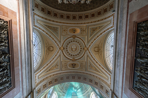 ハンガリーのエシュターゴム大聖堂のインテリアショット エステルゴムのストックフォトや画像を多数ご用意 エステルゴム, キューポラ