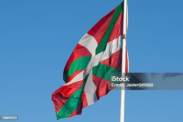 Foto de Ikurrina e mais fotos de stock de Bandeira - Bandeira, Províncias Bascas, Cabo de Alava