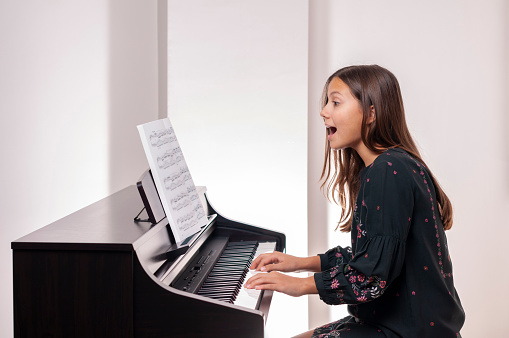30,000+ Piano Girl Pictures | Download Free Images on Unsplash