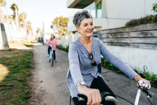 istock Healthy and happy retirment 1189017783
