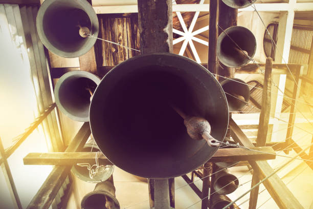 zabytkowy dzwon kościelny pod wieżą starego kościoła chrześcijańskiego w tajlandii - ancient old traditional culture inside of zdjęcia i obrazy z banku zdjęć