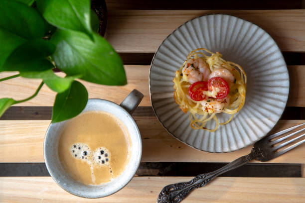 istock homemade breakfast:tomato shrimp toasted spaghetti cake 1189053012