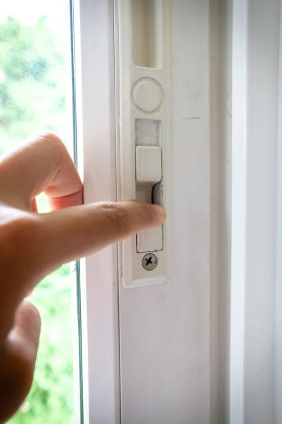 istock Locking the sliding windows from dirty air 1189054196