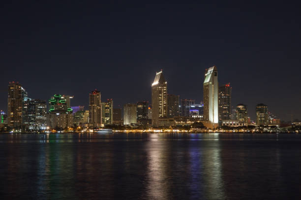 istock Night time San Diego down town city scape 1189064229