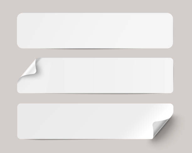 투명 한 배경에 곡선 된 모서리와 세 개의 흰색 사실적인 종이 접착제 스티커. - peel label sticky paper stock illustrations