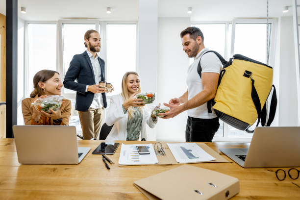 istock Delivering business lunches for the office workers 1189100219