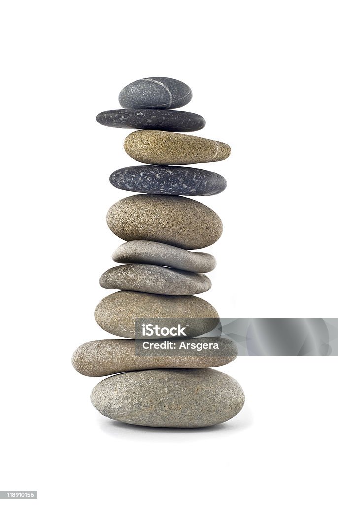 Equilibrada pilha de pedras ou tower isolado - Foto de stock de Acordo royalty-free