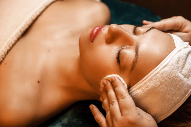 close up upper view of a charming woman having a skin cleaning procedures in a spa salon. - 5515 imagens e fotografias de stock