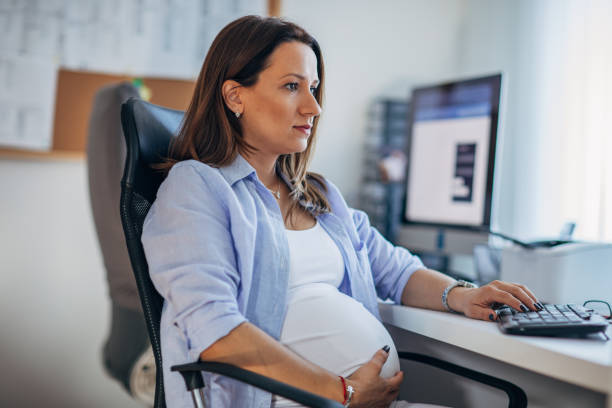 istock Pregnant lady working in office 1189107312