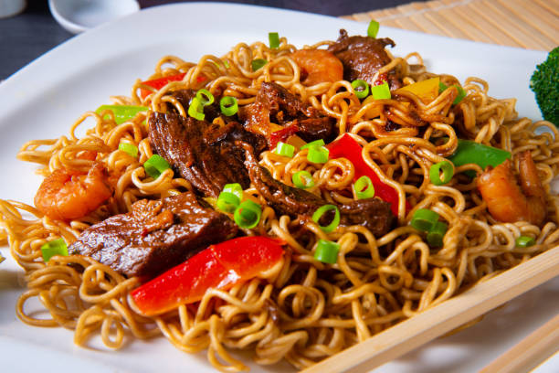 istock Fried Mie noodles with beef and vegetables. 1189107767