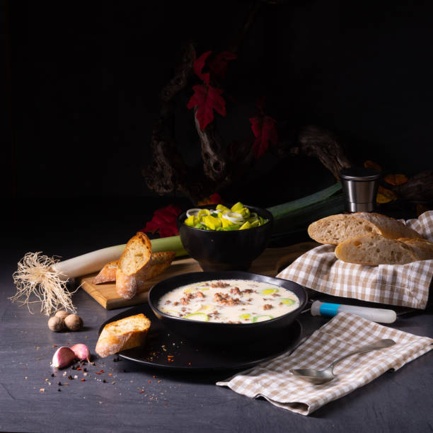 istock Delicious cheese and leek soup with minced meat 1189109016