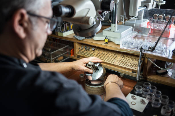 istock Professional gemstone settings jewellery craft laboratory: man working with microscope 1189109338